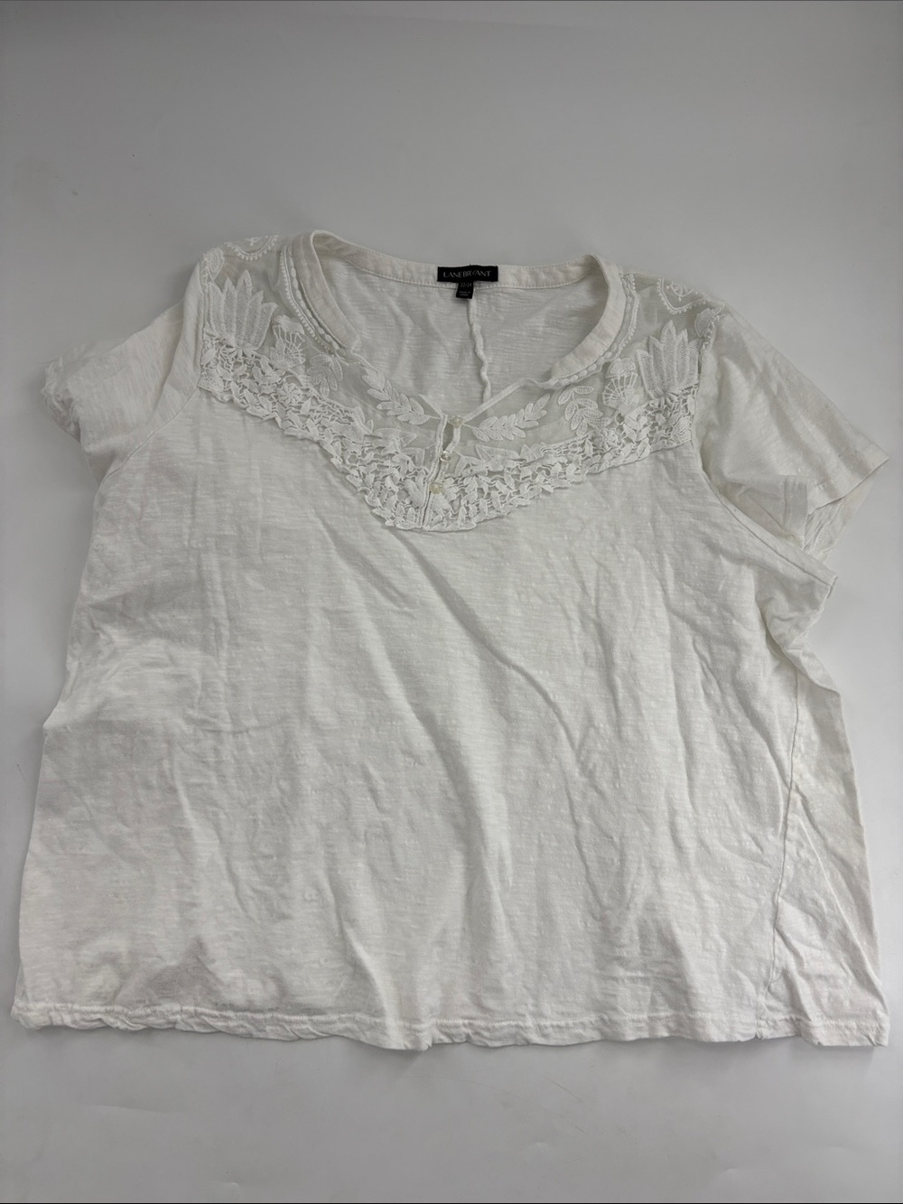 Lane Bryant White Embroidered V‑Neck Short Sleeve Top 22/24 - Picture 3 of 6